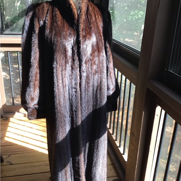 Natural female full length mahogany mink coat - Picture 6 of 16